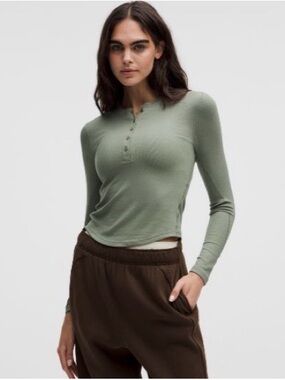 Lululemon Hold Tight Long-Sleeve Ribbed Henley Top in Sage Green - Size 4